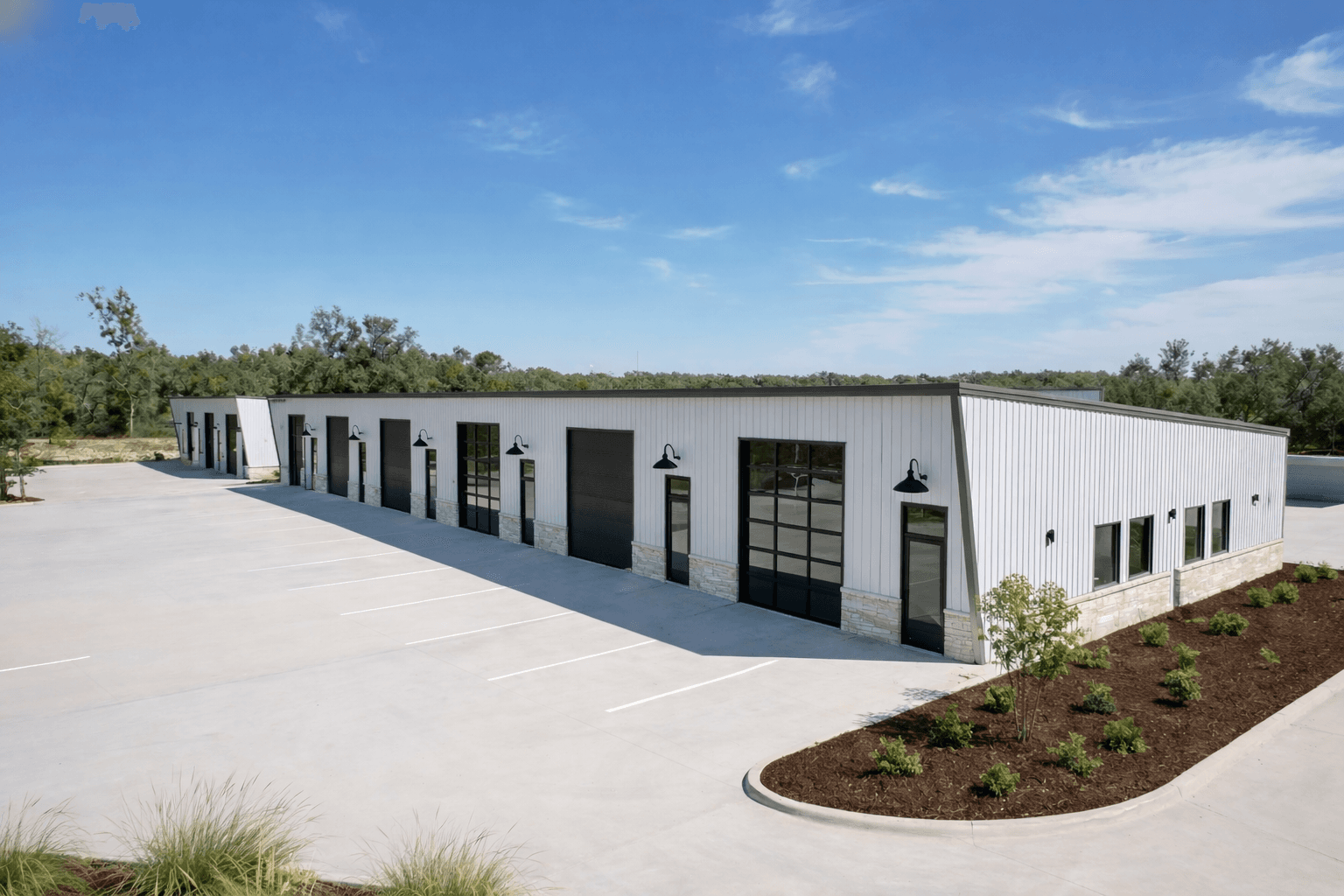Small bay flex industrial building